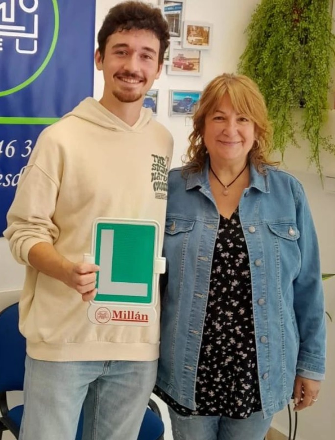 ¡¡DAVID FELIZ CON SU PROFESORA!! 🙂¡¡ENHORABUENAA CAMPEÓN!!✌🏼🍀