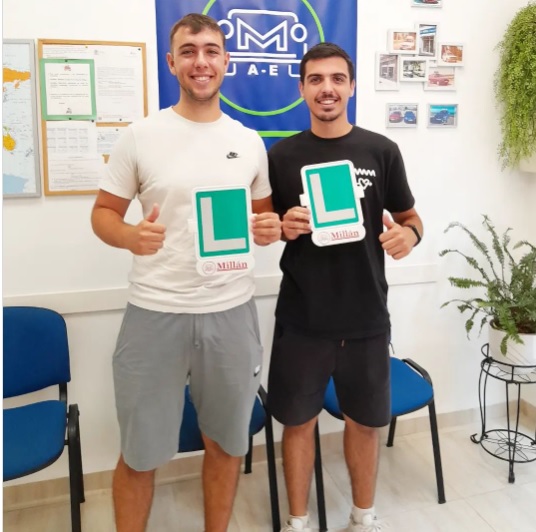 ¡¡ ALVARO Y MARCO CON SU PLACA CAMINO A LA PLAYA FELICIDADES CHICOS !! 🏖👏🏻👏🏻🍀